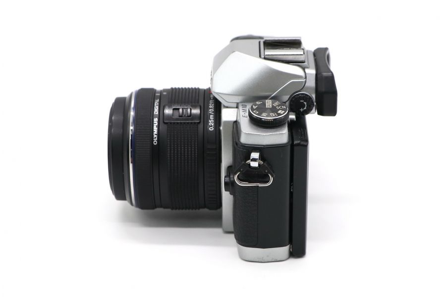 Olympus OM-D E-M10 kit (11.5К кадров)