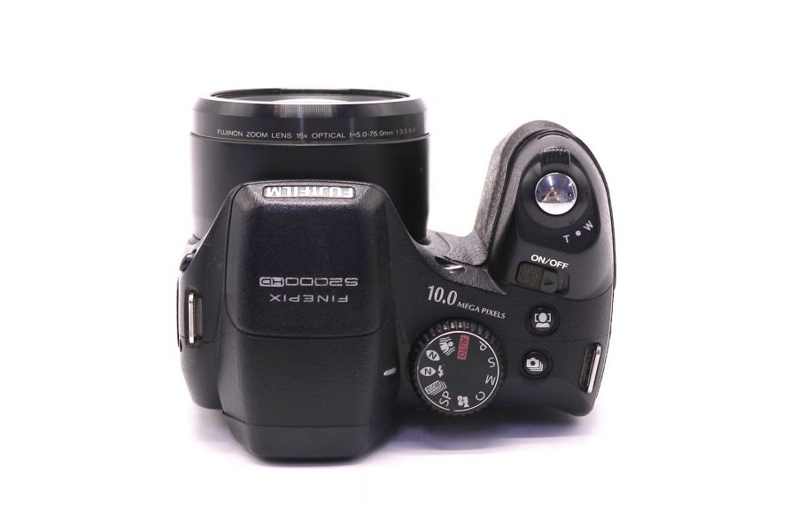 Fujifilm FinePix S2000 компактный фотоаппарат