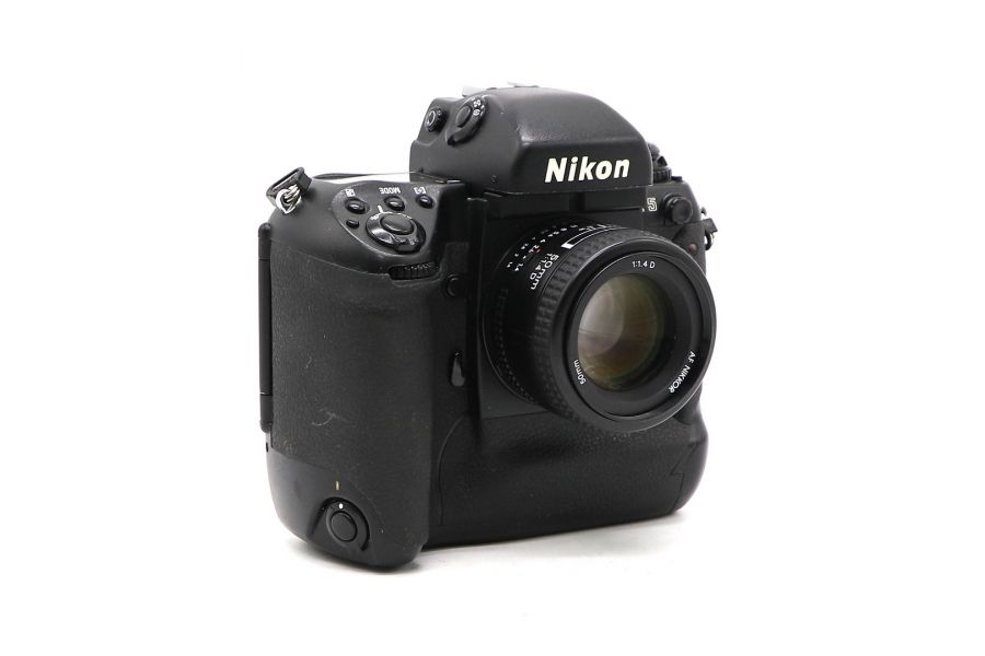 Nikon F5 kit 50mm f/1.4D AF Nikkor