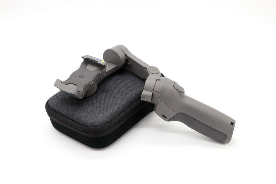 Электрический стабилизатор для смартфона DJI Osmo Mobile 3 Combo