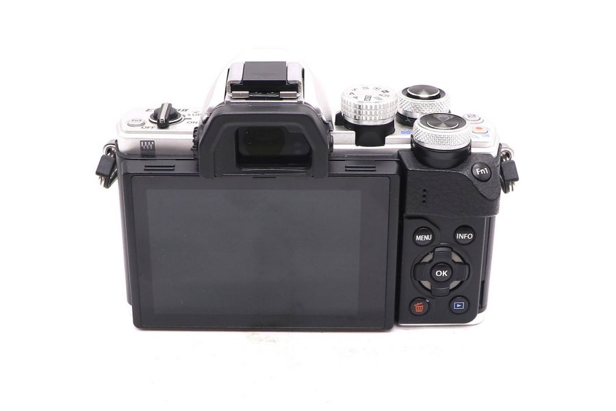 Olympus OM-D E-M10 Mark II body silver (пробег 1200 кадров)