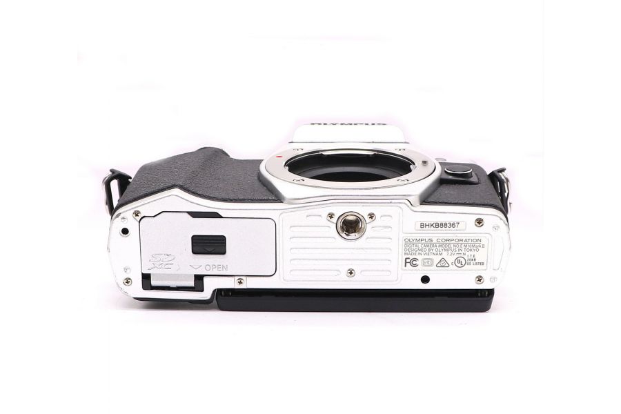 Olympus OM-D E-M10 Mark II body silver (пробег 1200 кадров)
