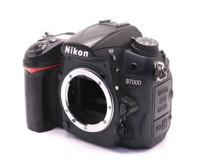 Nikon D7000 body (пробег 180000 кадров)