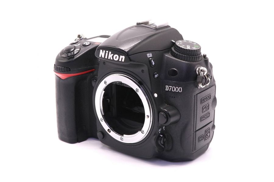 Nikon D7000 body (пробег 180000 кадров)