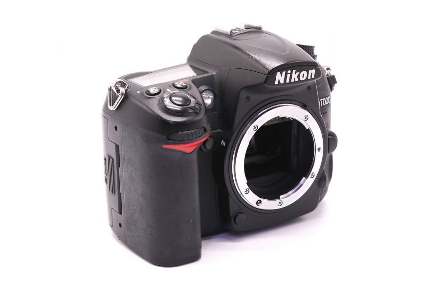 Nikon D7000 body (пробег 180000 кадров)