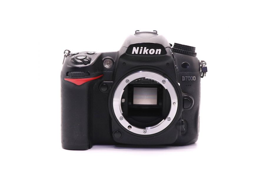 Nikon D7000 body (пробег 180000 кадров)