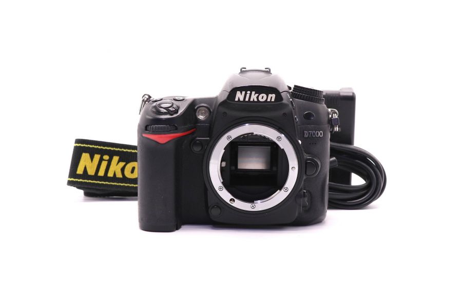 Nikon D7000 body (пробег 180000 кадров)