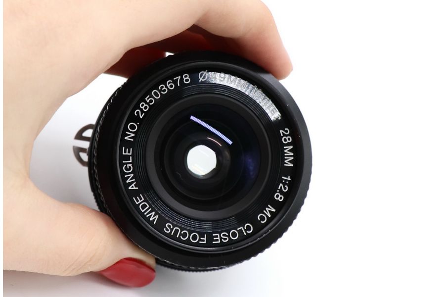 Vivitar 28mm/2,8 MC Close focus wide angle