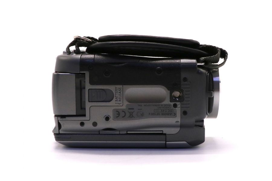 Видеокамера Canon HF100 в упаковке