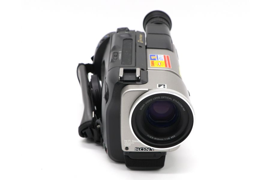 Видеокамера Sony CCD-TR3200E