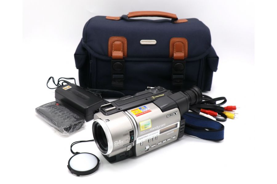 Видеокамера Sony CCD-TR3200E