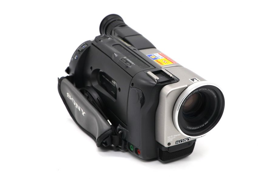 Видеокамера Sony CCD-TR3200E