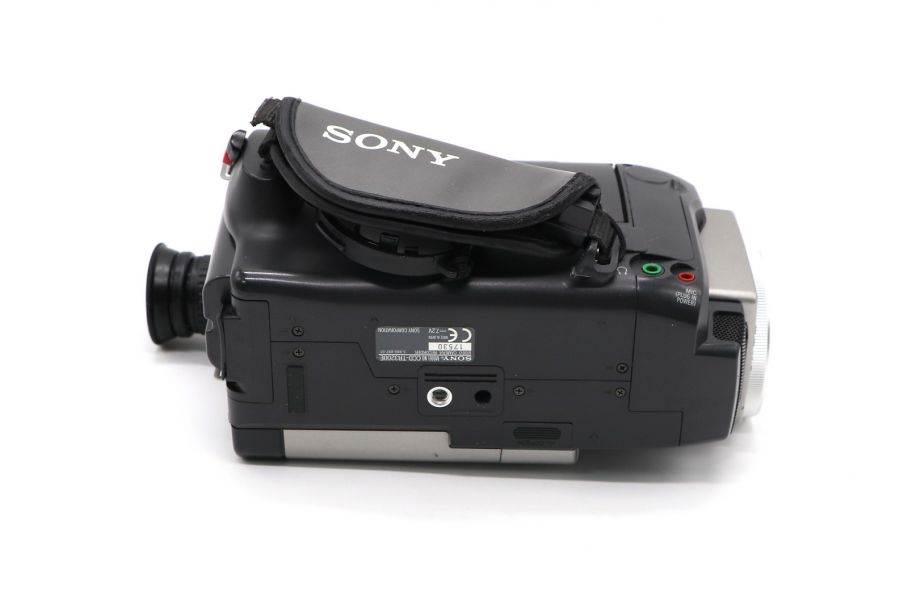Видеокамера Sony CCD-TR3200E