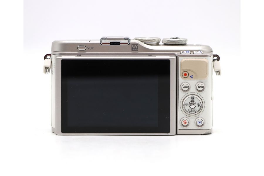 Olympus Pen E-PL9 kit в упаковке (пробег 8345 кадров)