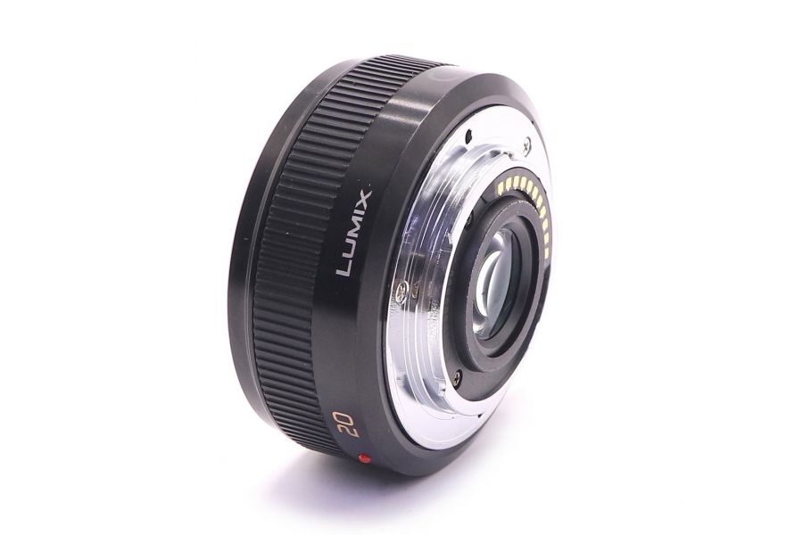 Panasonic Lumix G 20mm f/1.7 ASPH. в упаковке