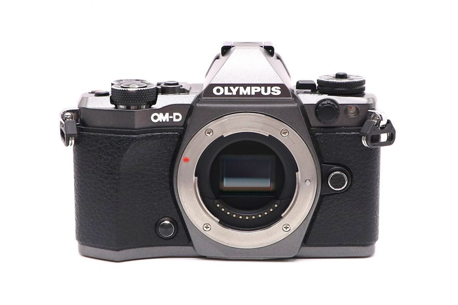 Olympus OM-D E-M5 II Body Limited Edition Titanium (пробег 420 кадров)