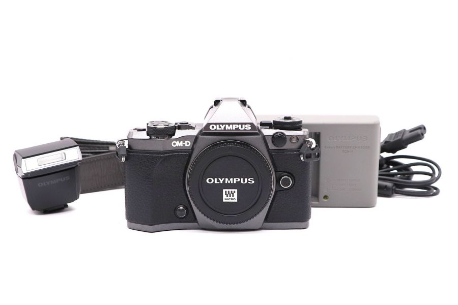 Olympus OM-D E-M5 II Body Limited Edition Titanium (пробег 420 кадров)