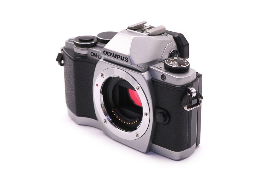 Olympus OM-D E-M10 body в упаковке (пробег 13500 кадров)