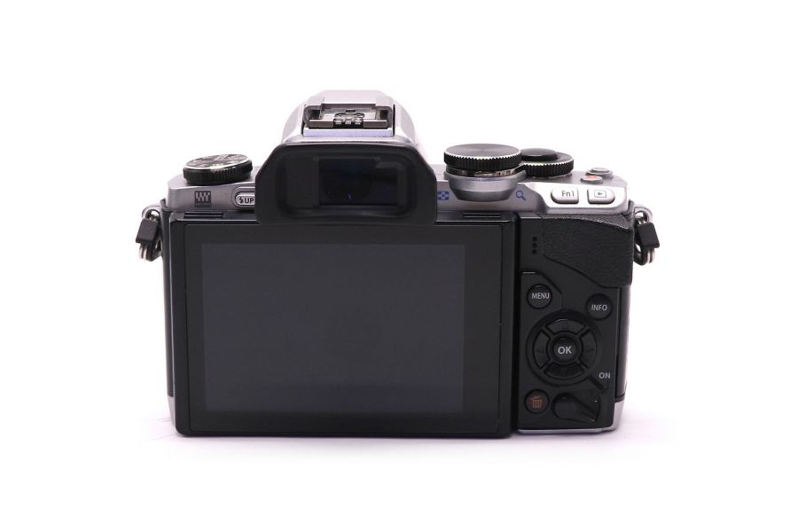 Olympus OM-D E-M10 body в упаковке (пробег 13500 кадров)