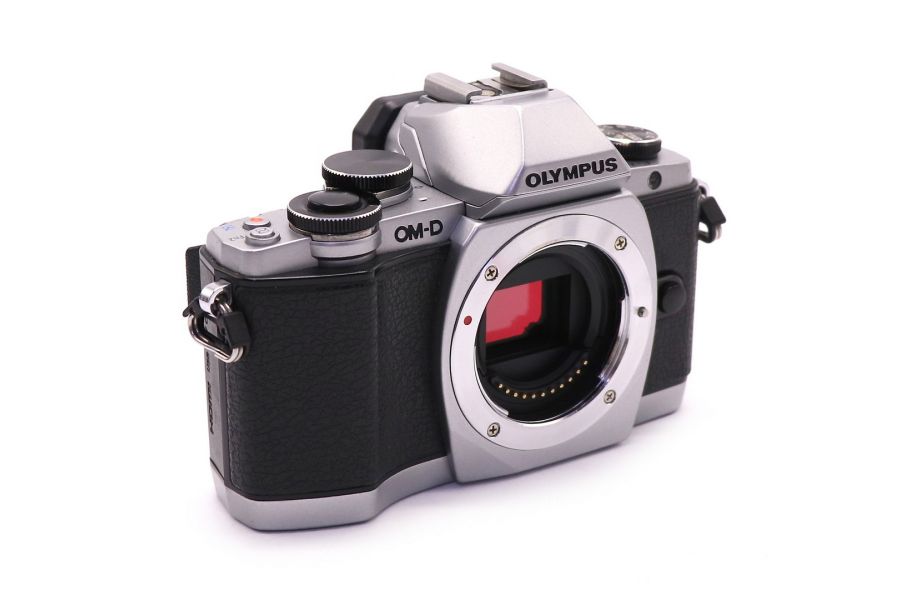 Olympus OM-D E-M10 body в упаковке (пробег 13500 кадров)