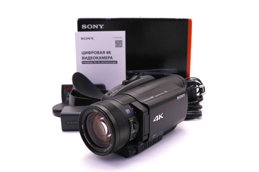 Видеокамера Sony FDR-AX700 в упаковке