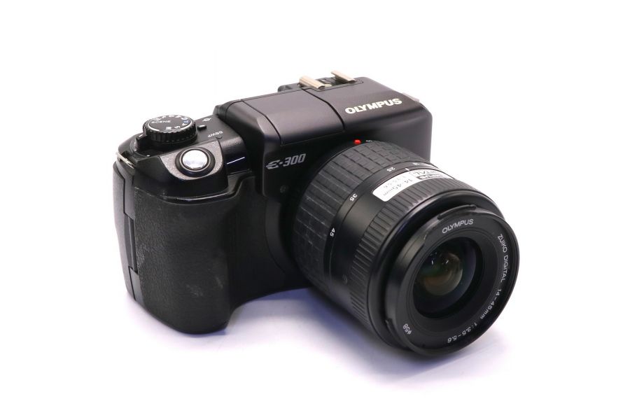 Olympus E-300 kit (пробег 10650 кадров)