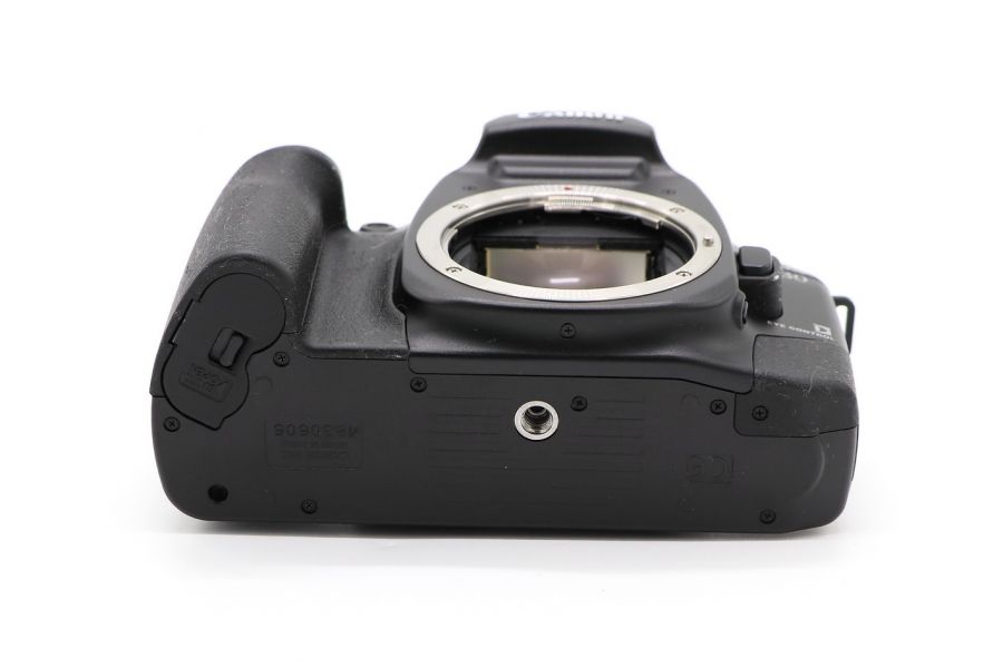 Зеркальный пленочный фотоаппарат Canon EOS 30 body