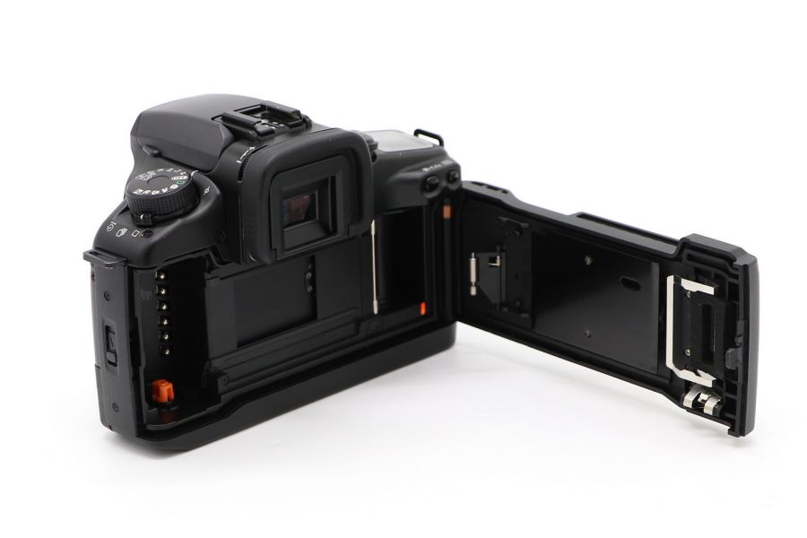 Зеркальный пленочный фотоаппарат Canon EOS 30 body