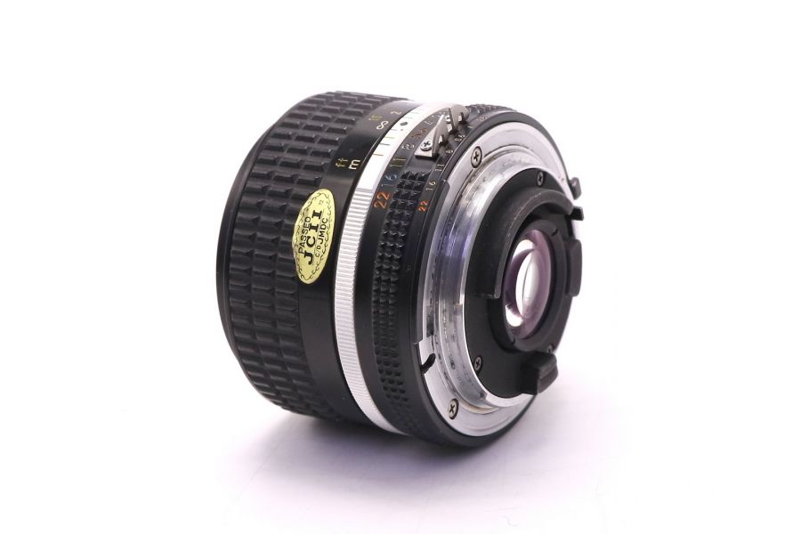 Nikon 28mm f/2.8 Nikkor AI-S широкоугольный