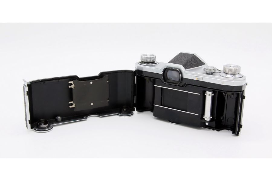 Contax S + Biotar T 2/58mm (Germany, 1953)