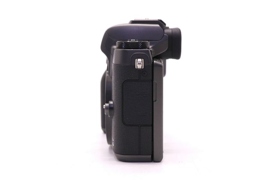 Фотокамера Canon EOS M5 body (пробег 1600 кадров)