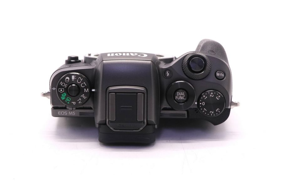 Фотокамера Canon EOS M5 body (пробег 1600 кадров)