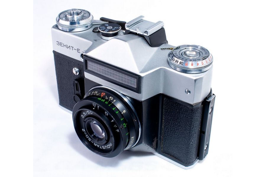 Зенит Е + Индустар 50-2 (СССР, 1972)