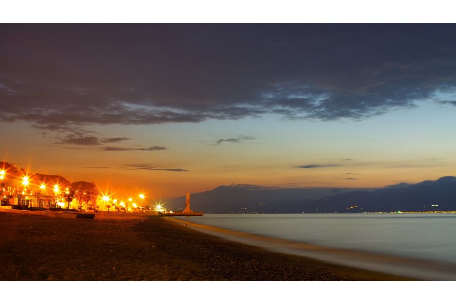 Pentax-A zoom 28-80mm f/3.5-4.5 (Japan, 1990)