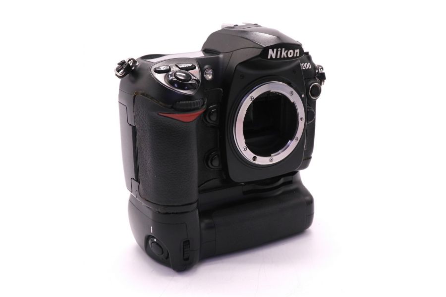 Nikon D200 body (пробег 111900 кадров)