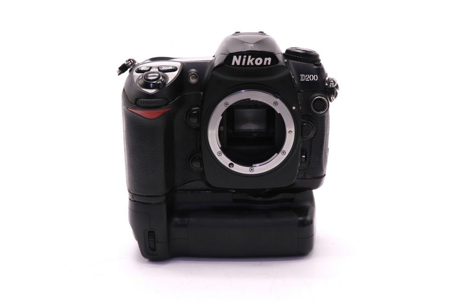 Nikon D200 body (пробег 111900 кадров)