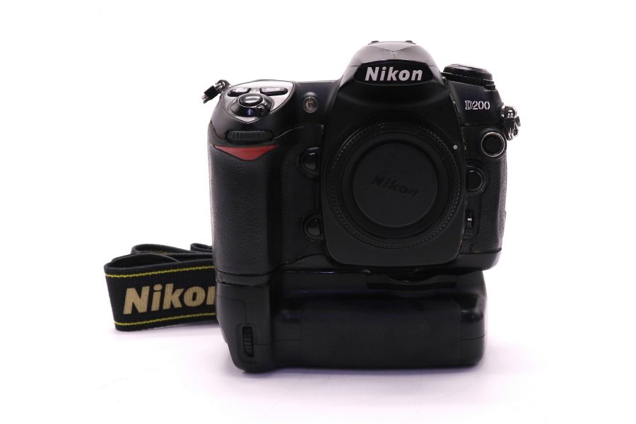 Nikon D200 body (пробег 111900 кадров)