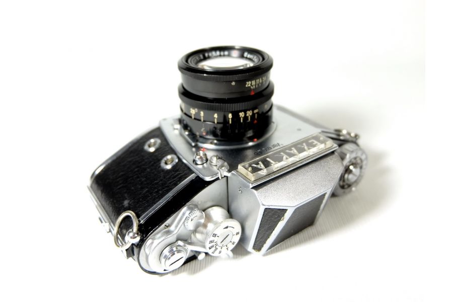 Exakta Varex IIb + Biotar 2/5.8cm (Germany, 1966)