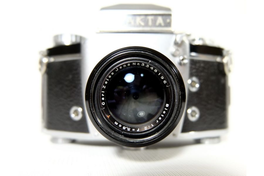 Exakta Varex IIb + Biotar 2/5.8cm (Germany, 1966)