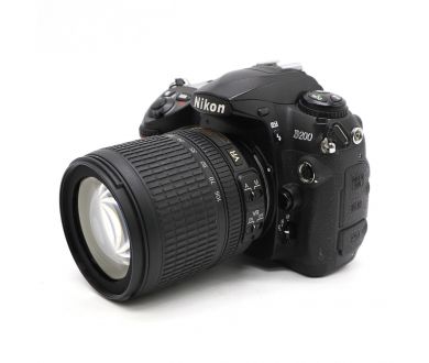 Nikon D200 kit 18-105mm f/3.5-5.6G AF-S ED DX VR Nikkor