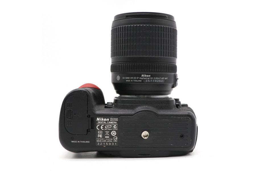 Nikon D200 kit 18-105mm f/3.5-5.6G AF-S ED DX VR Nikkor