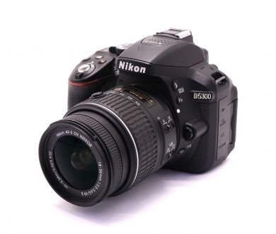 Nikon D5300 kit (пробег 2615 кадров)