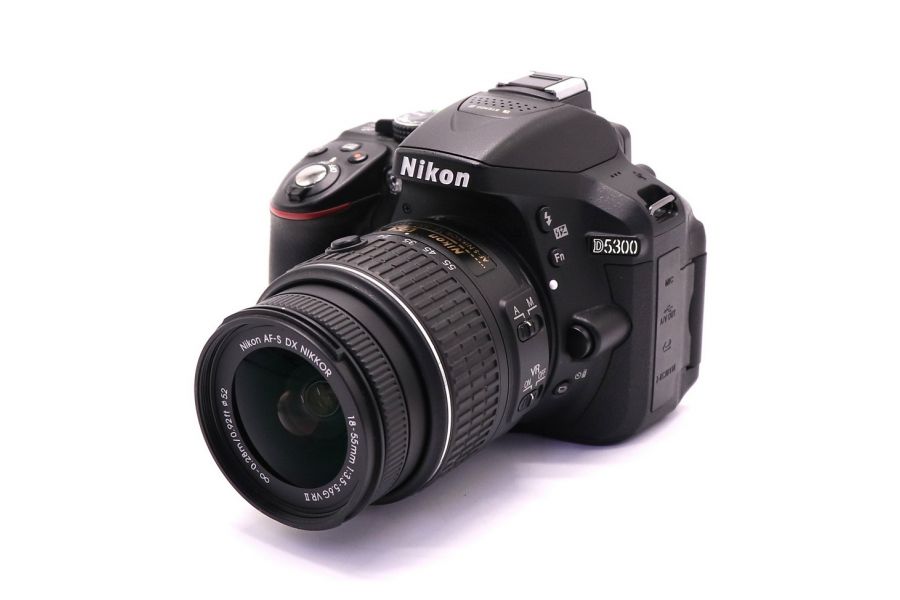 Nikon D5300 kit (пробег 2615 кадров)