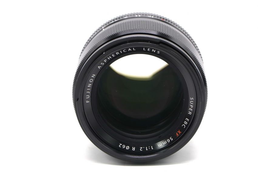 Fujifilm XF 56mm f/1.2 R в упаковке