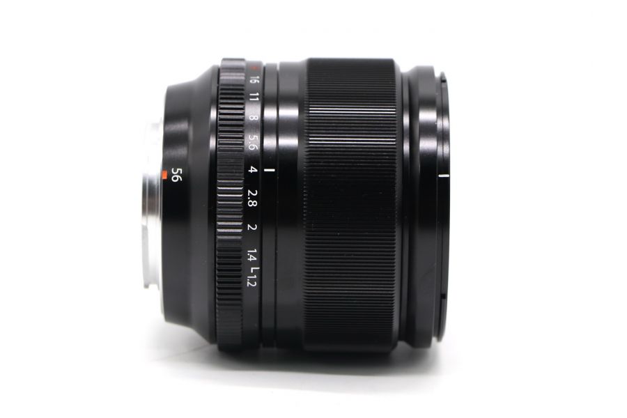 Fujifilm XF 56mm f/1.2 R в упаковке
