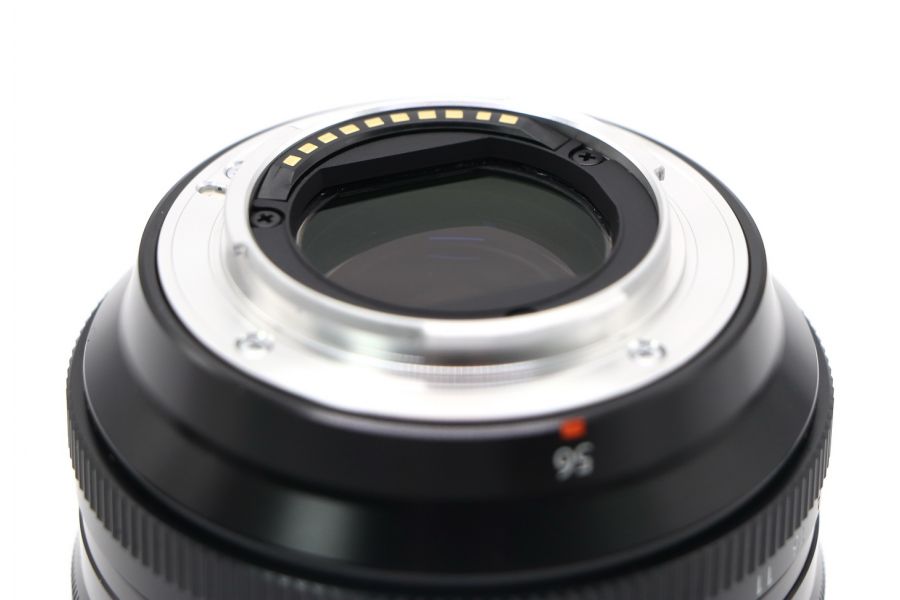 Fujifilm XF 56mm f/1.2 R в упаковке