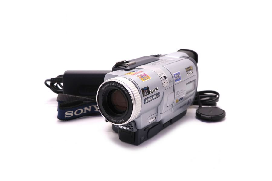 Видеокамера Sony CCD-TRV828E