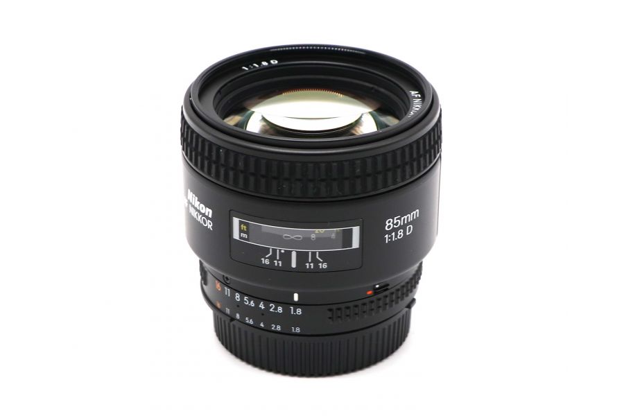 Nikon 85mm f/1.8D AF Nikkor в упаковке