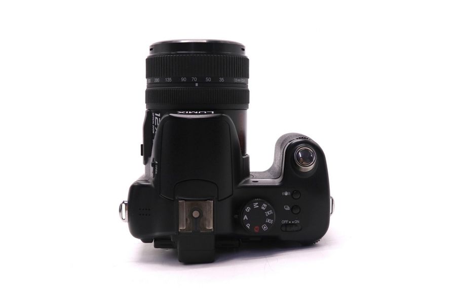 Фотокамера Panasonic Lumix DMC-FZ30 в упаковке