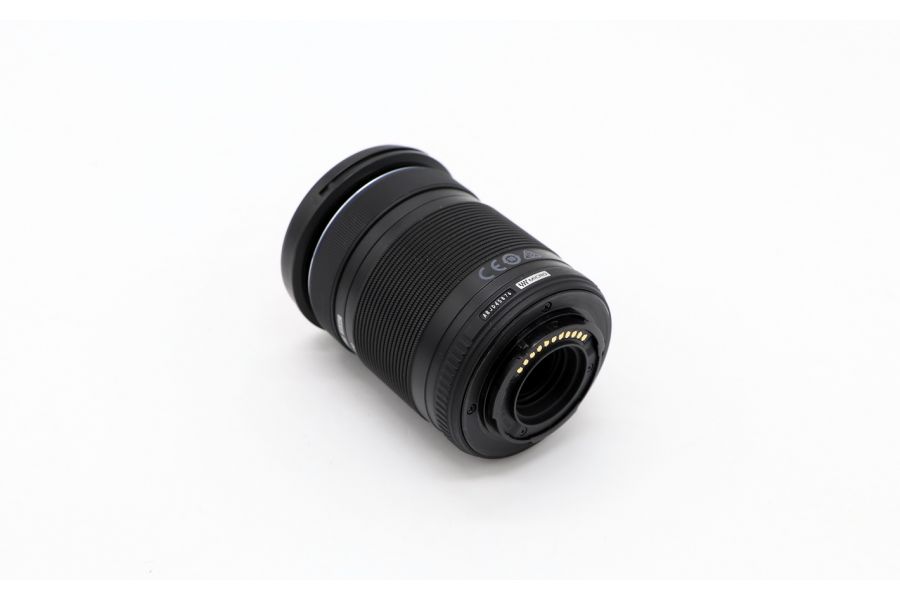 Olympus M.Zuiko Digital 40-150mm f/4-5.6 R в упаковке